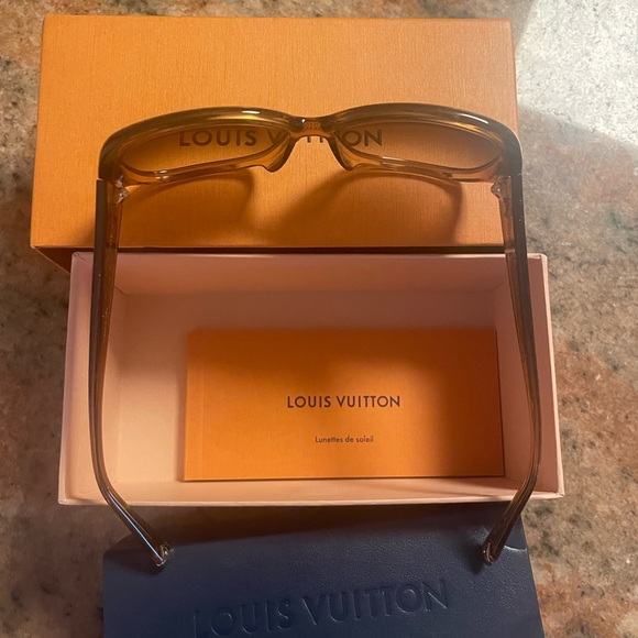 Authentic LV Acetate Obsession Sunglasses GM in Brown - Picture 7 of 11